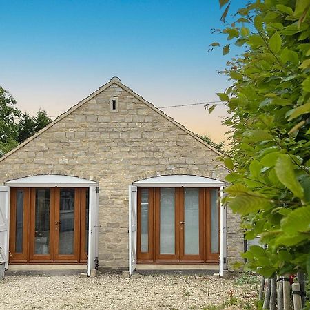 Whitley Old Garage Whitley (Wiltshire) Exterior foto